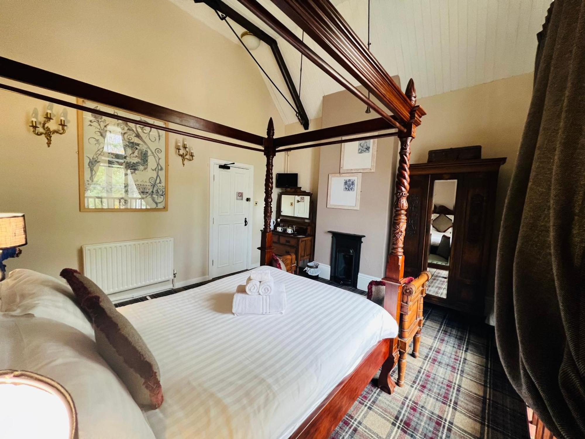 Peak Hotel Castleton Касълтън Екстериор снимка