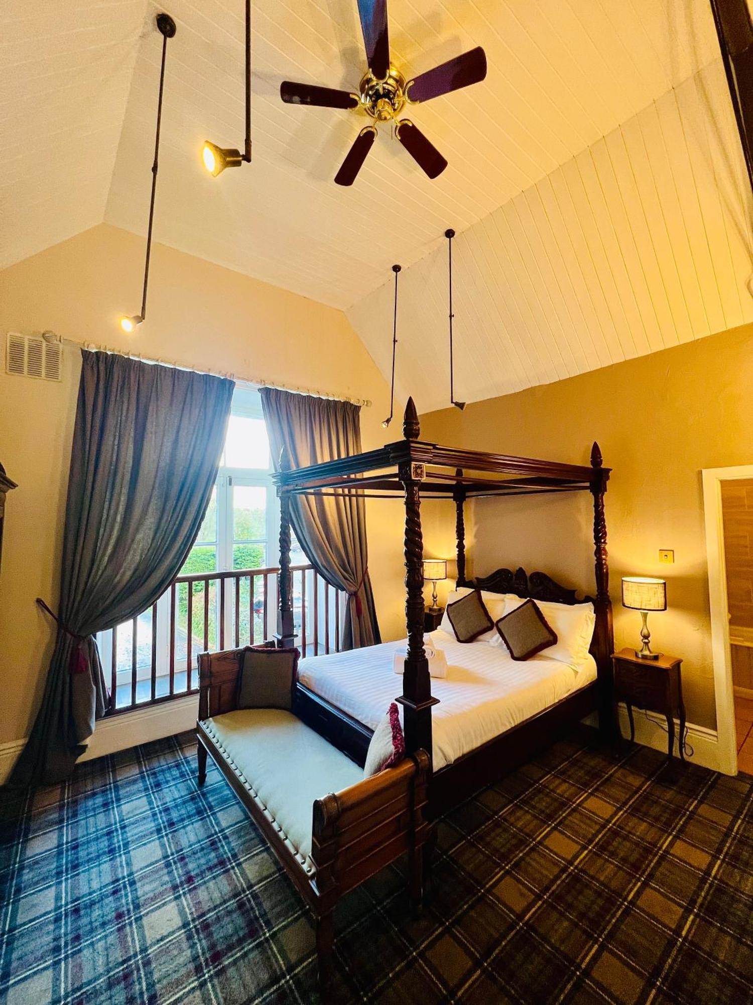 Peak Hotel Castleton Касълтън Екстериор снимка