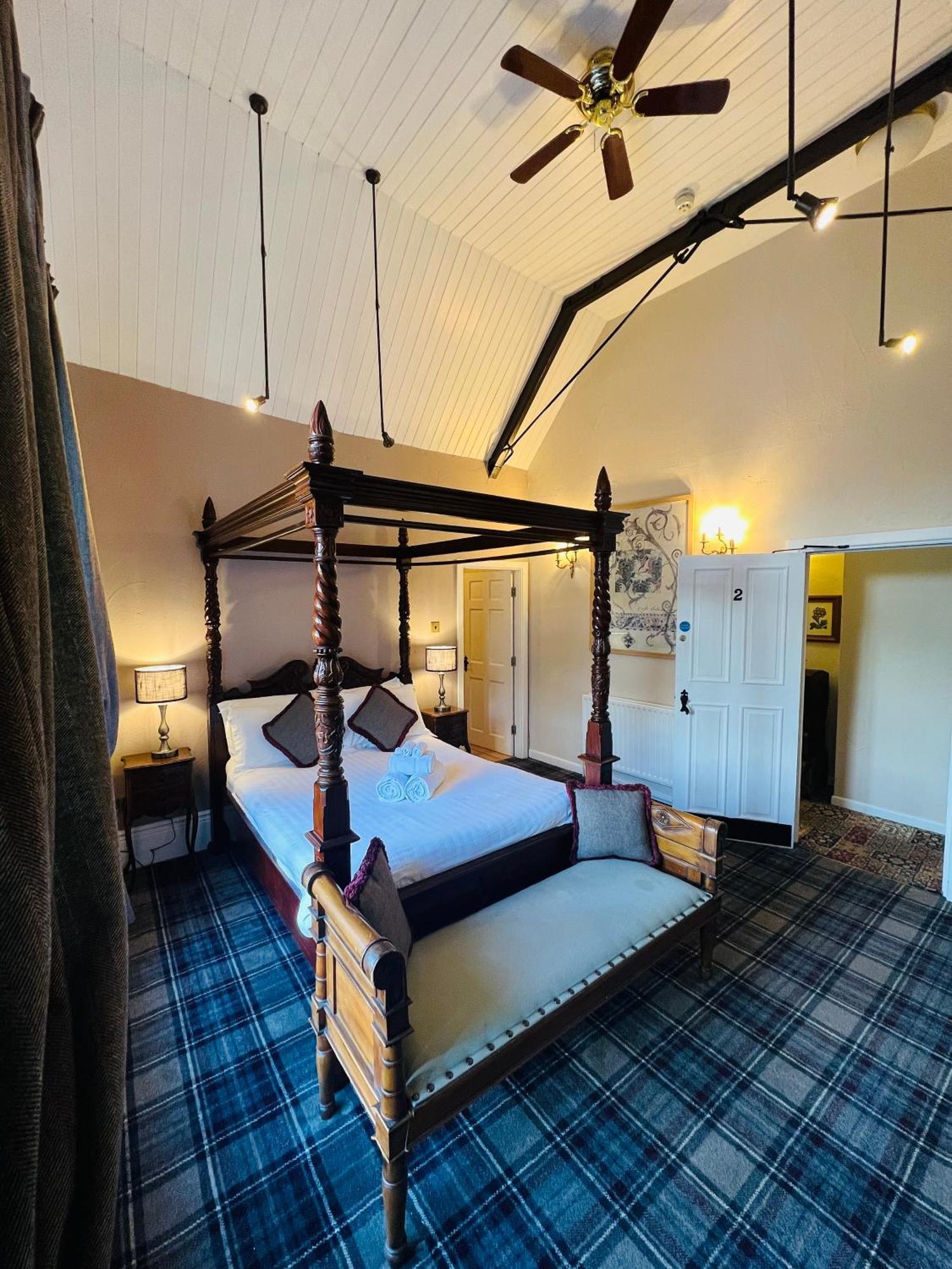 Peak Hotel Castleton Касълтън Екстериор снимка