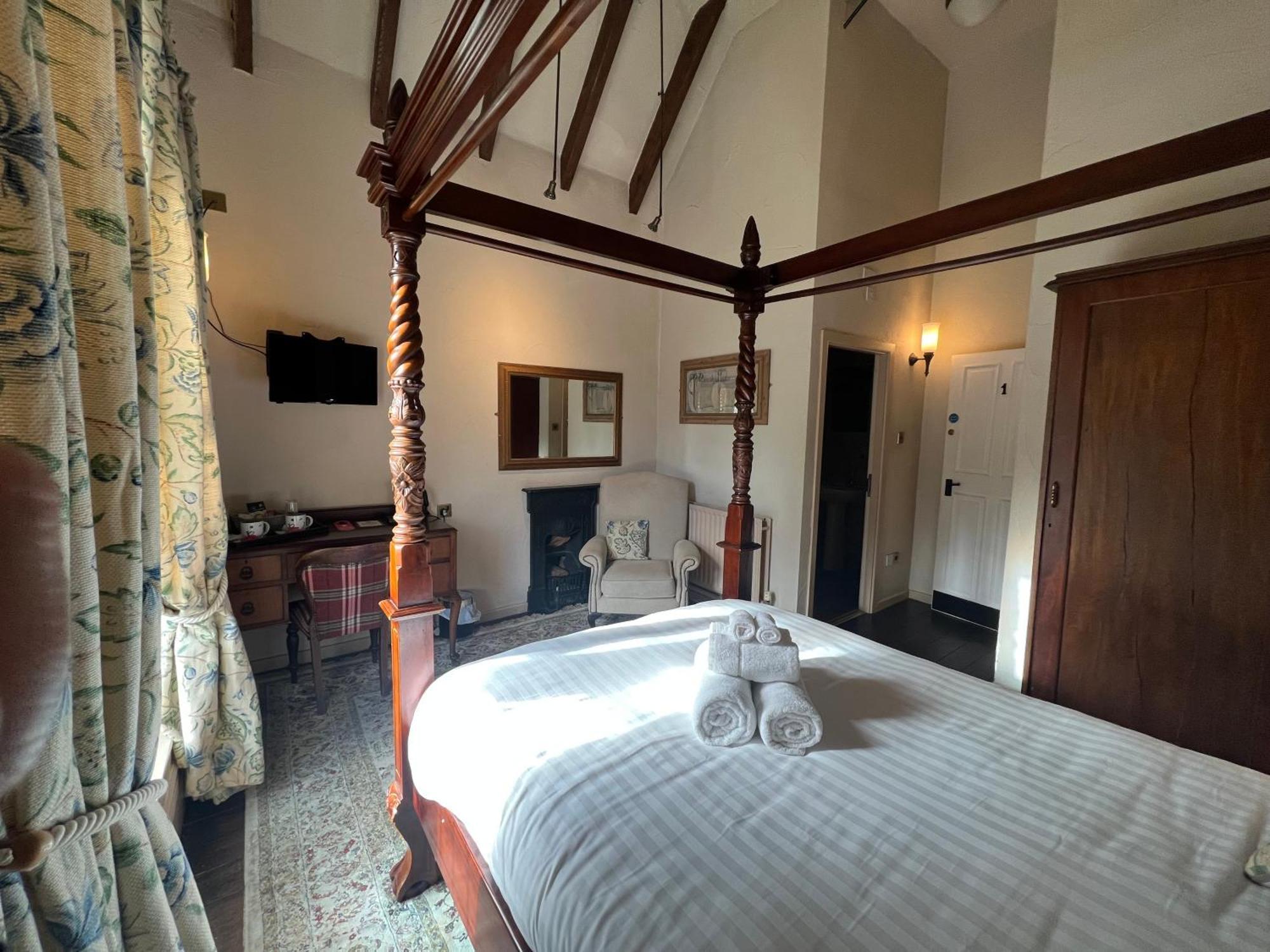Peak Hotel Castleton Касълтън Екстериор снимка